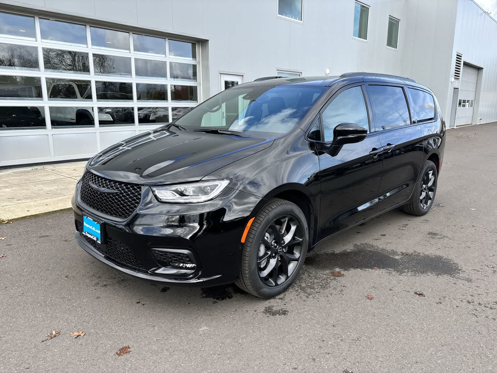 Thumbnail: 2026 Chrysler Pacifica - 1