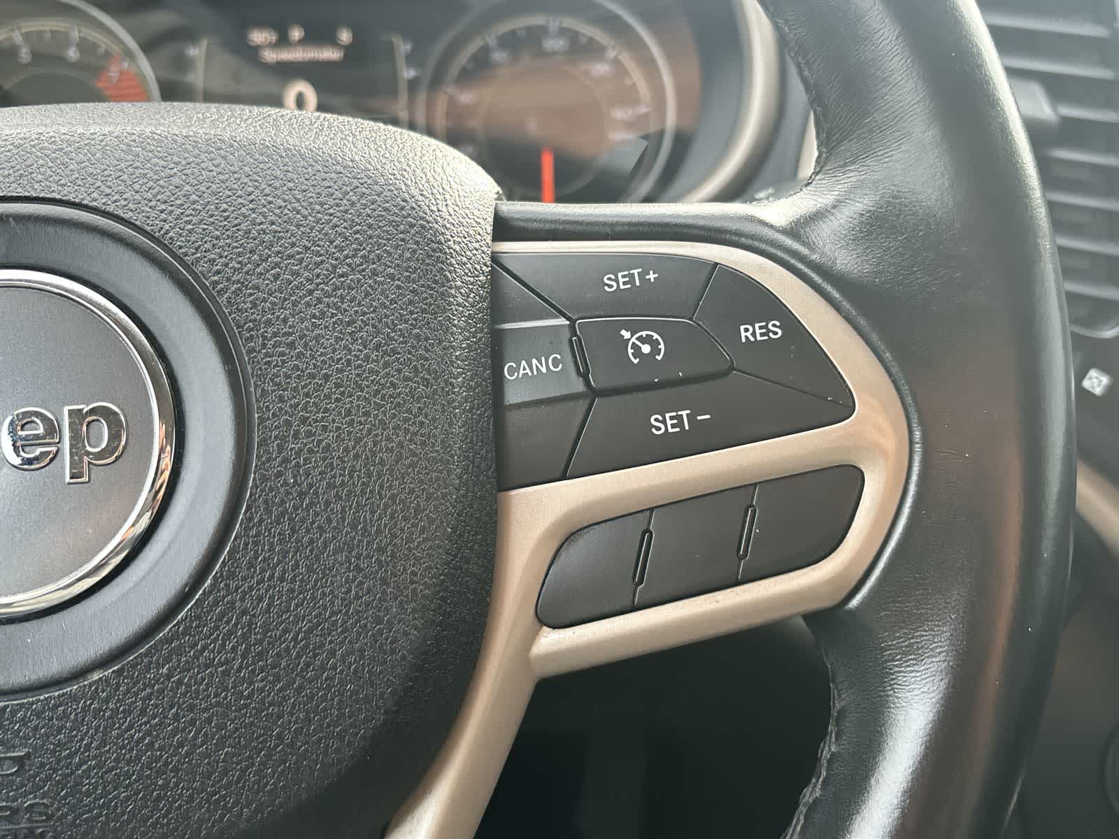 Thumbnail: 2017 Jeep Cherokee - 15