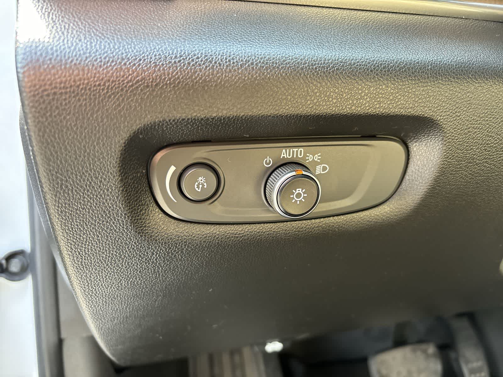 Thumbnail: 2023 Chevrolet Traverse - 10