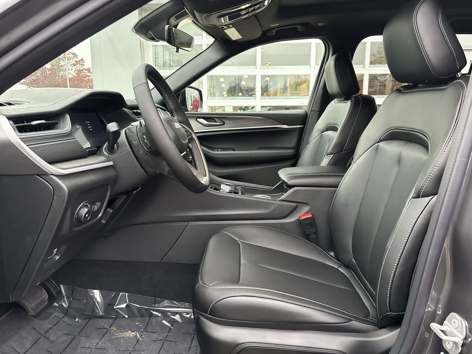 Thumbnail: 2025 Jeep Grand Cherokee L - 9