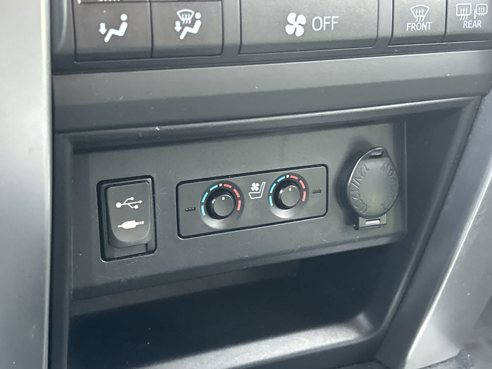 Thumbnail: 2015 Toyota 4Runner - 25