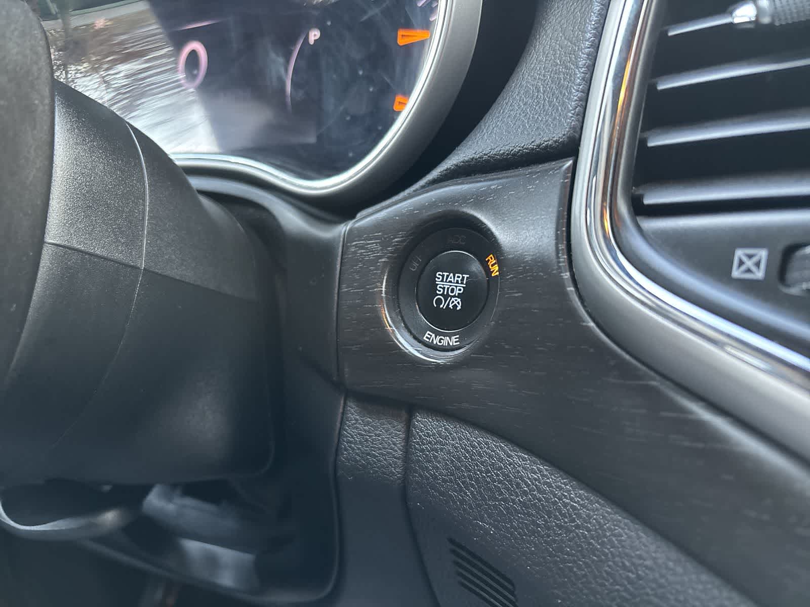 Thumbnail: 2015 Jeep Grand Cherokee - 21