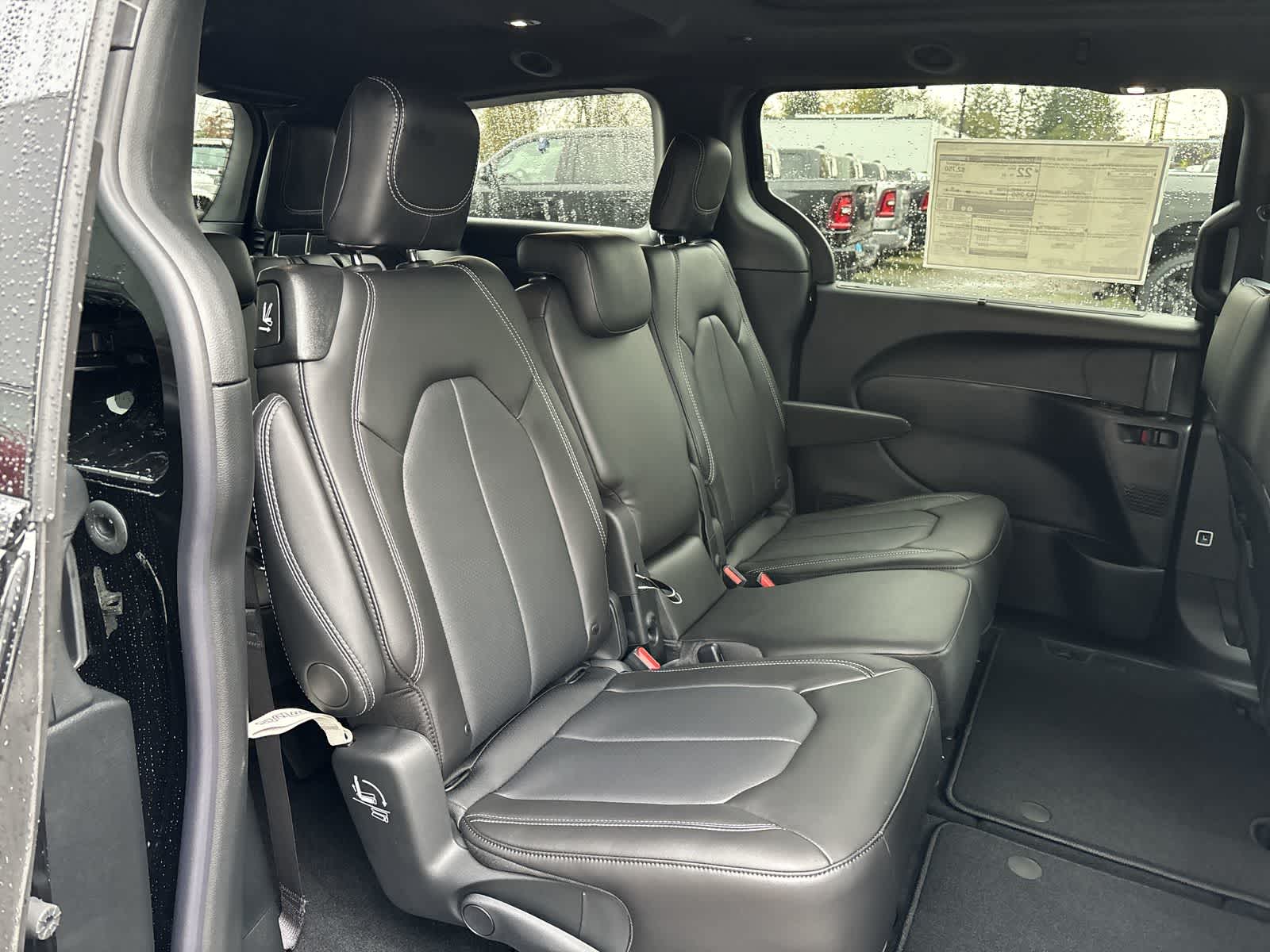 Thumbnail: 2026 Chrysler Pacifica - 6