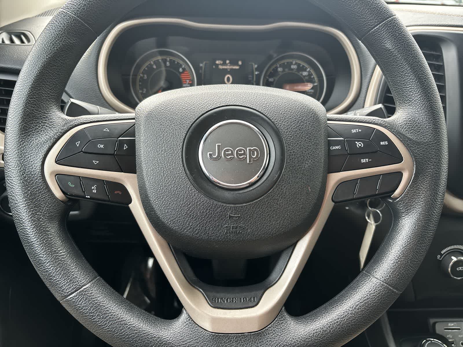 Thumbnail: 2018 Jeep Cherokee - 10