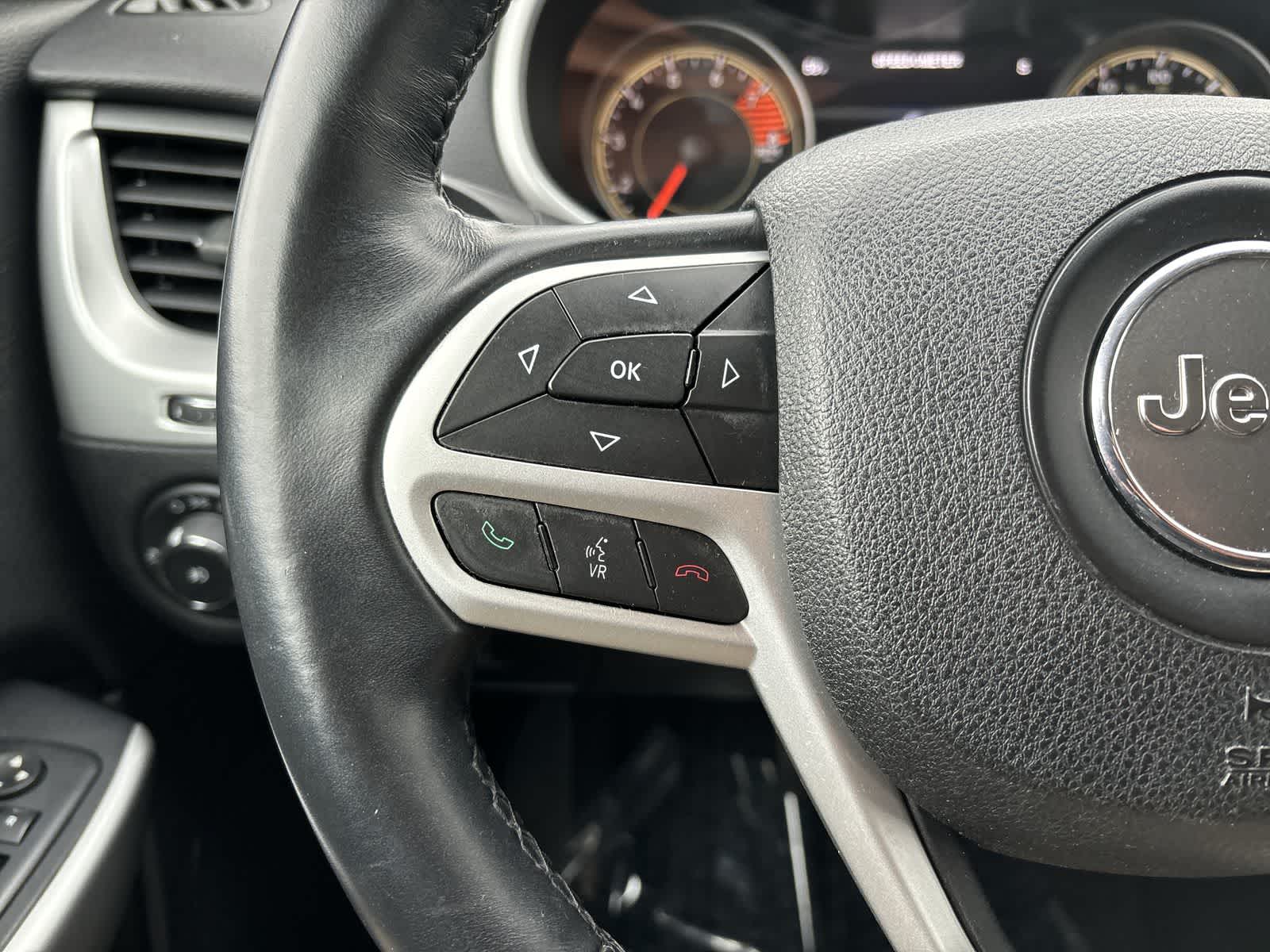 Thumbnail: 2017 Jeep Cherokee - 11