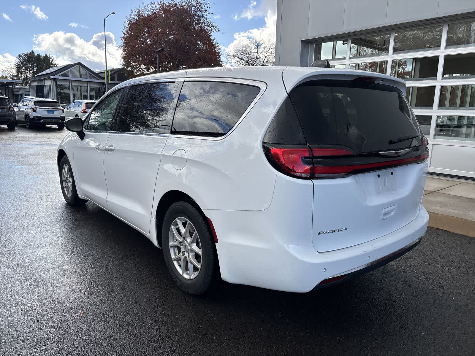 Used 2024 Chrysler Pacifica Touring L Van Passenger Van