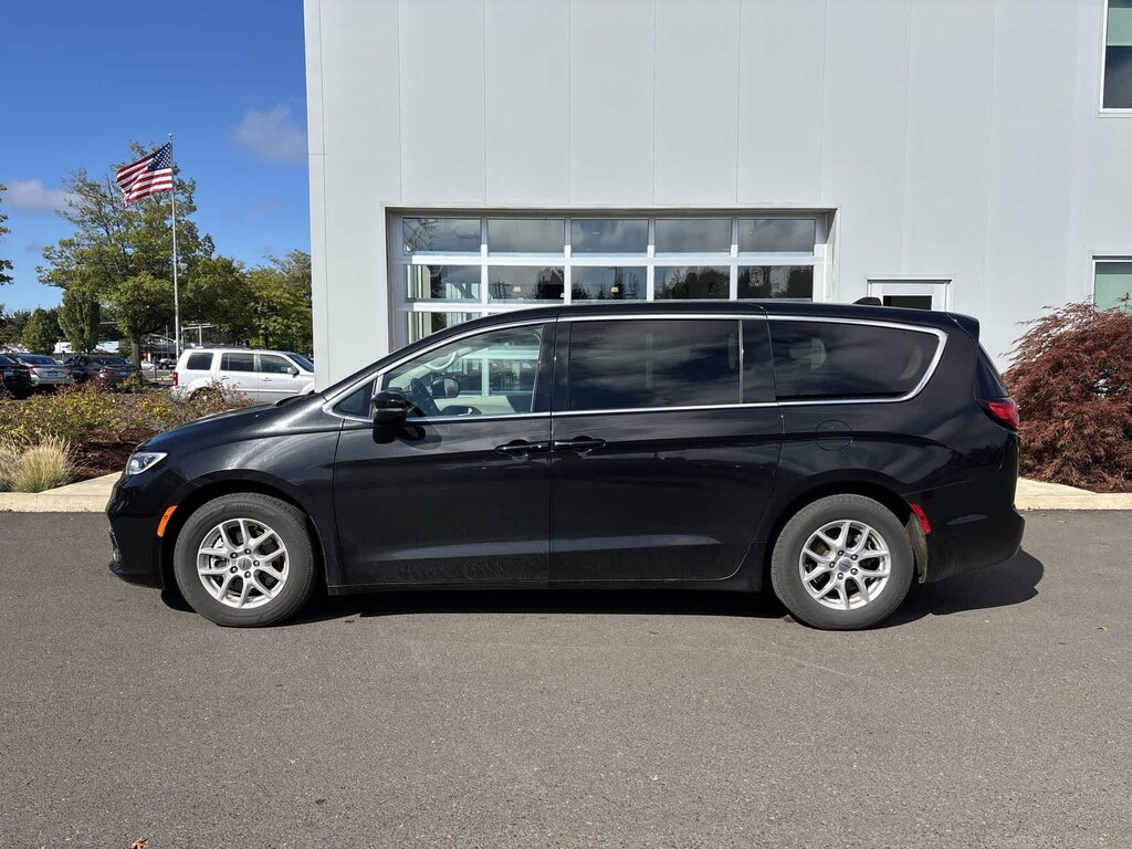 Used 2023 Chrysler Pacifica Touring L Van Passenger Van