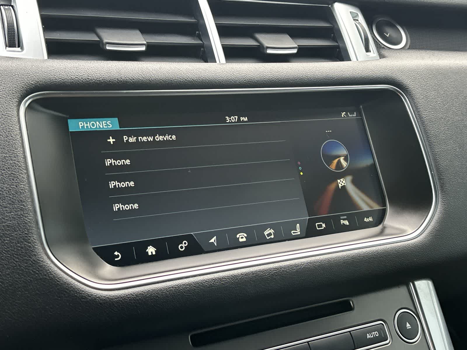 Thumbnail: 2017 Land Rover Range Rover Sport - 16