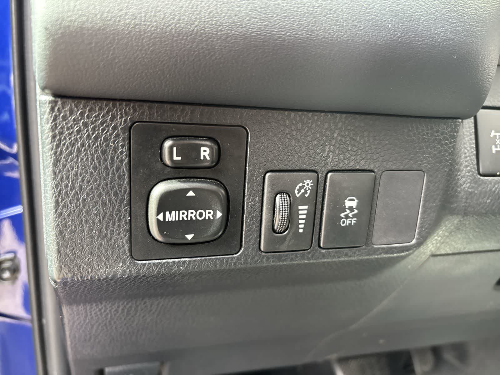 Thumbnail: 2014 Toyota RAV4 - 8