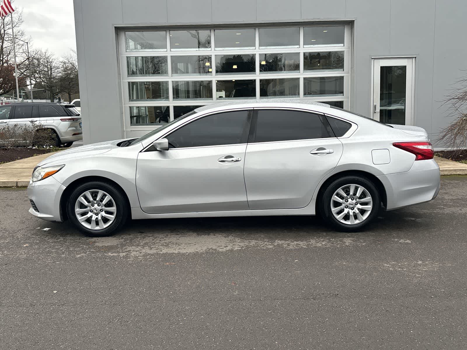 Thumbnail: 2016 Nissan Altima - 2