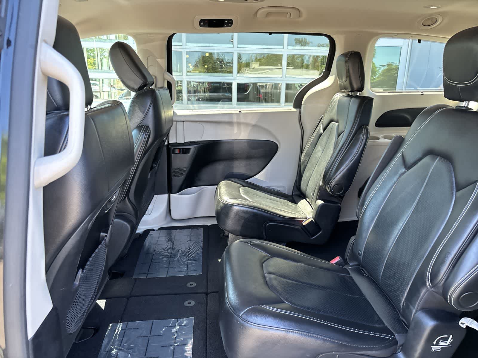 Thumbnail: 2022 Chrysler Pacifica - 6