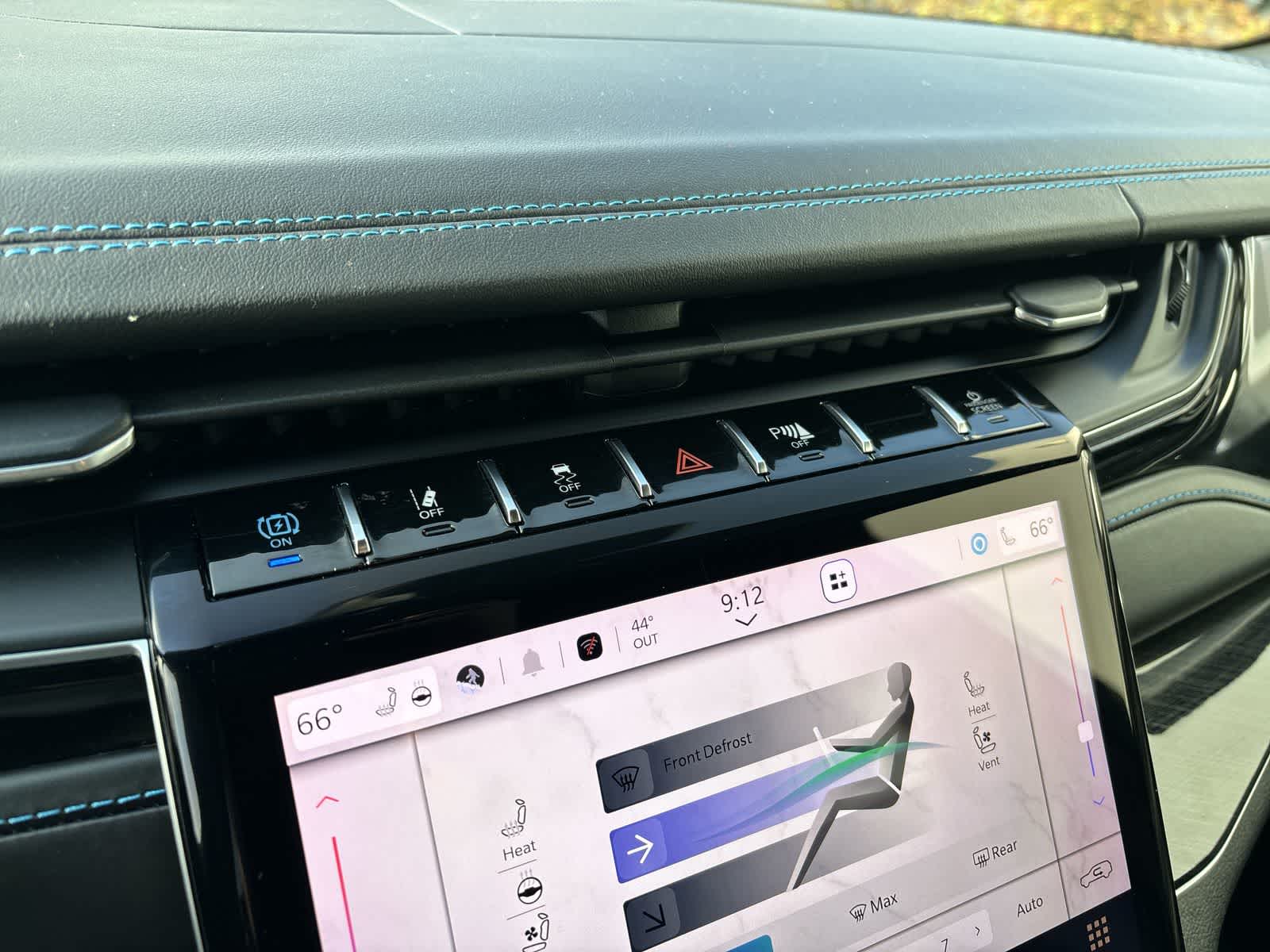 Thumbnail: 2022 Jeep Grand Cherokee - 16