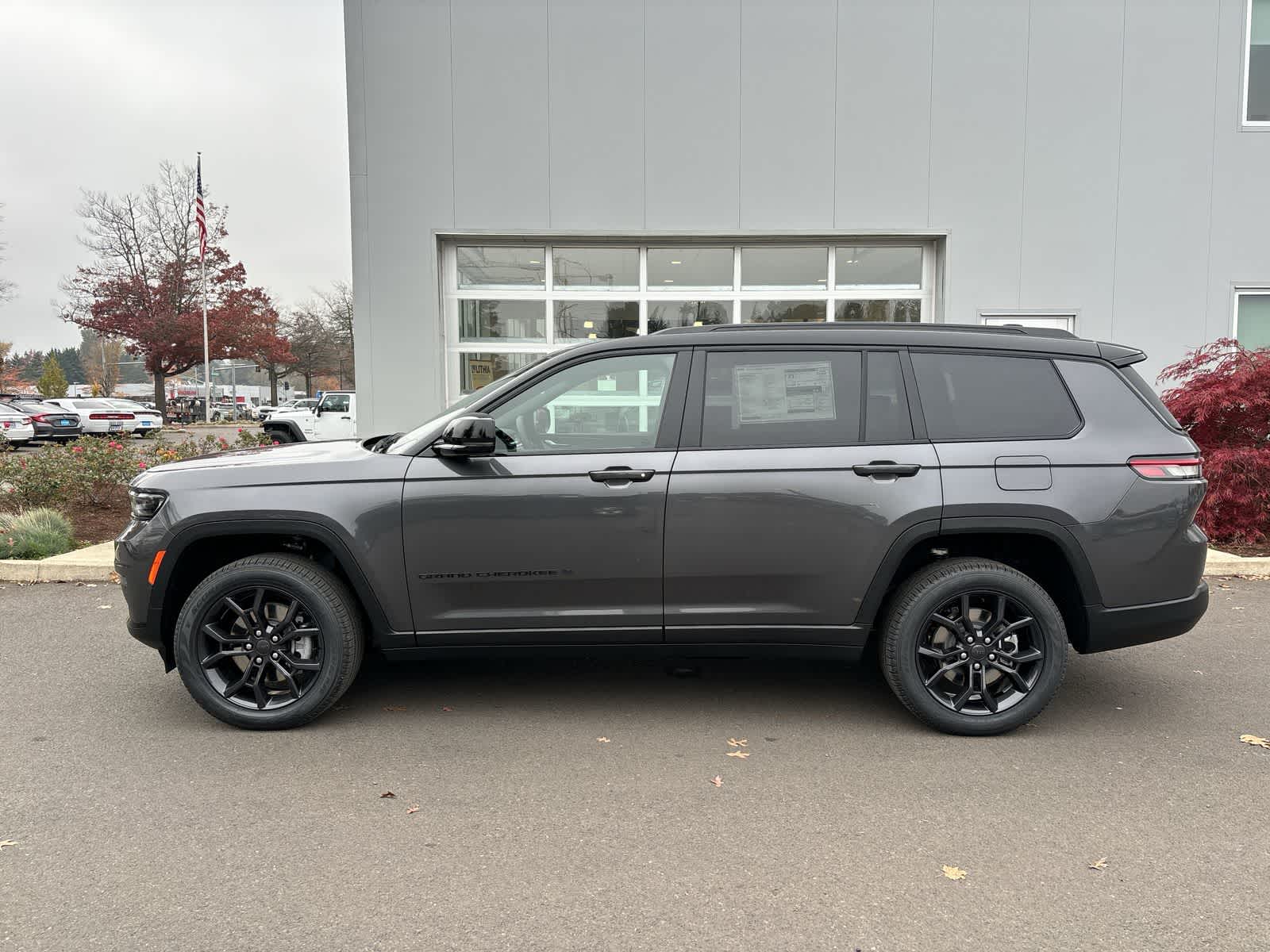 Thumbnail: 2025 Jeep Grand Cherokee L - 2