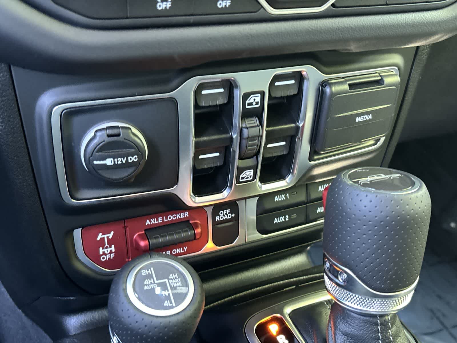 Thumbnail: 2025 Jeep Gladiator - 25