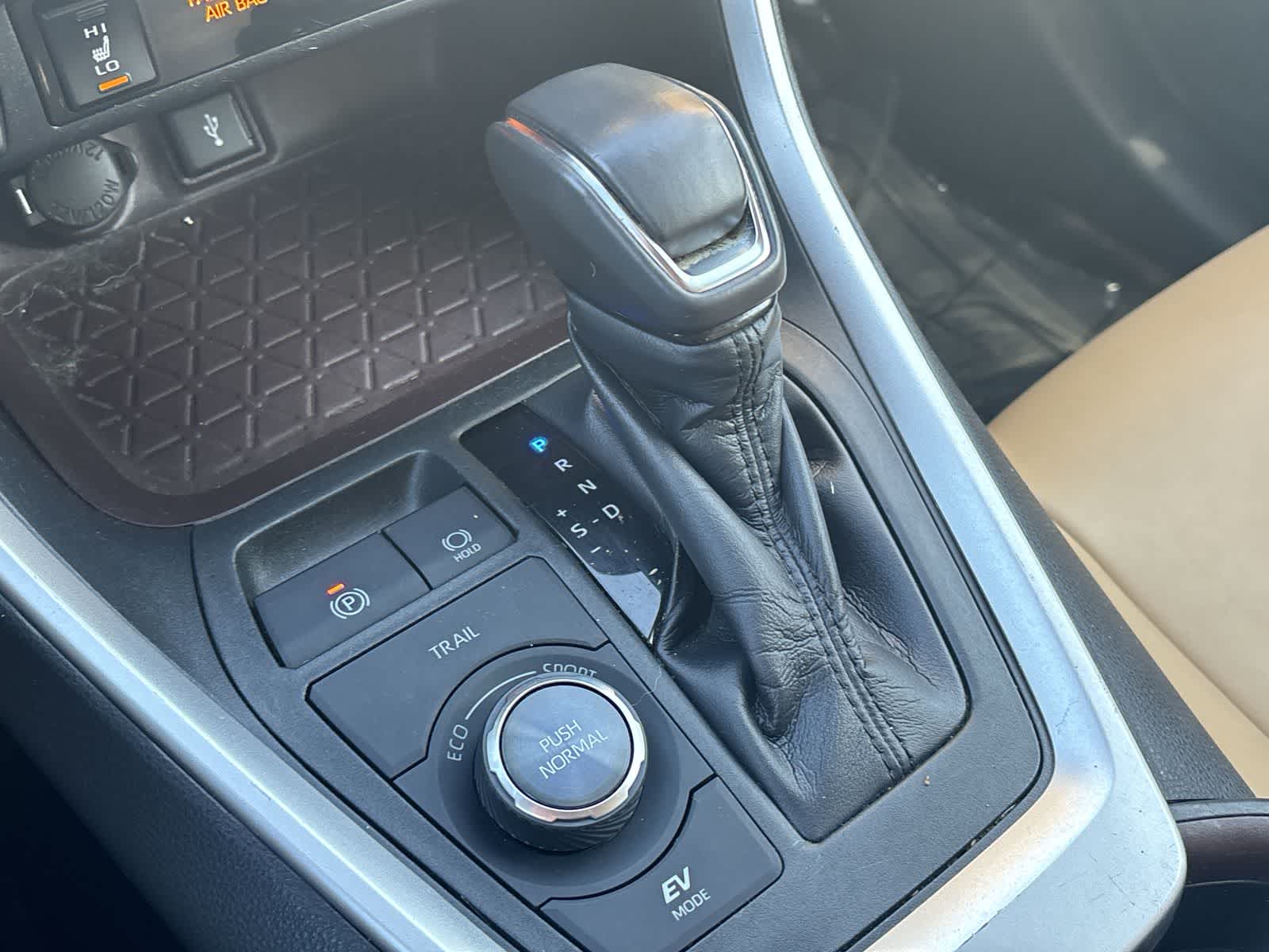 Thumbnail: 2020 Toyota RAV4 - 25