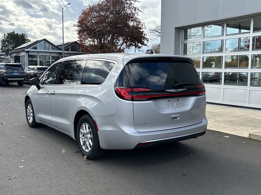 Used 2024 Chrysler Pacifica Touring L Van Passenger Van