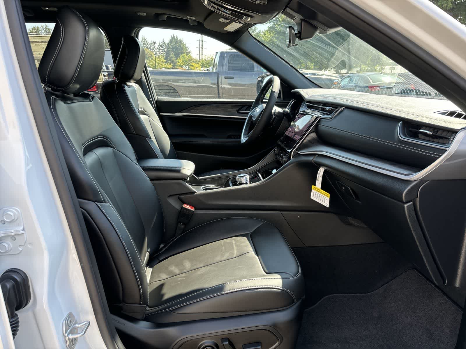 Thumbnail: 2025 Jeep Grand Cherokee - 4