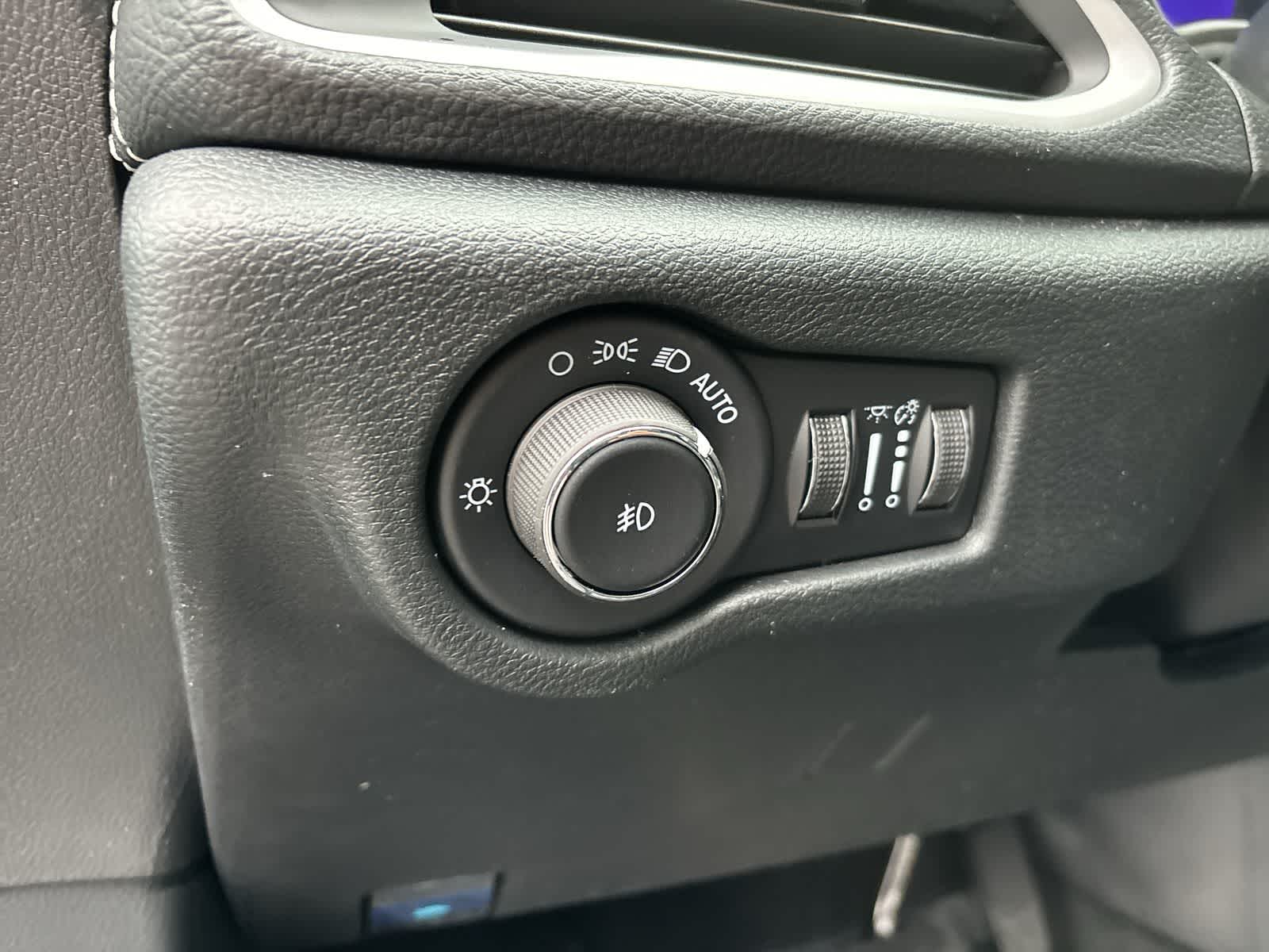 Thumbnail: 2026 Chrysler Pacifica - 12