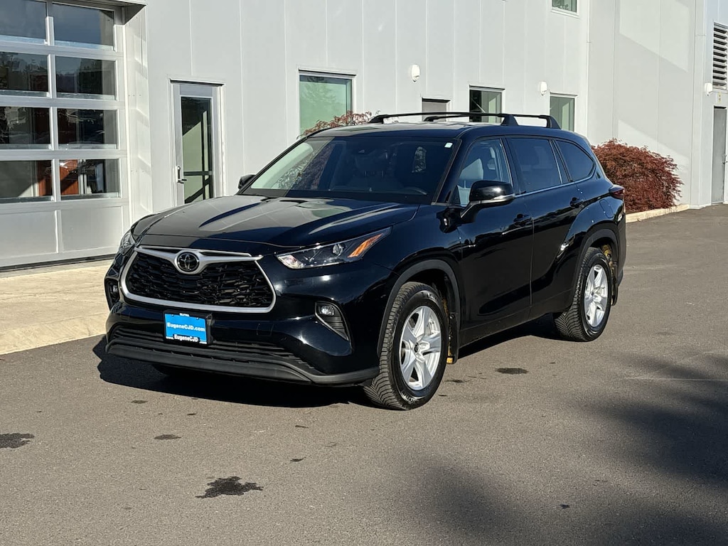 Used 2022 Toyota Highlander LE SUV
