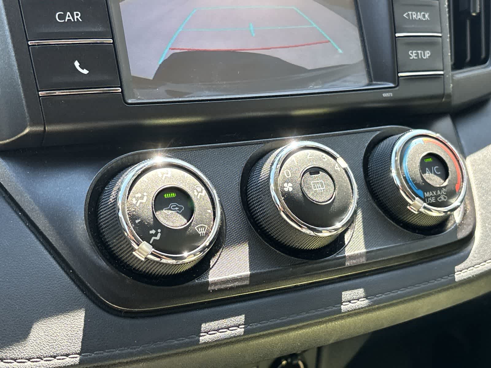 Thumbnail: 2018 Toyota RAV4 - 26
