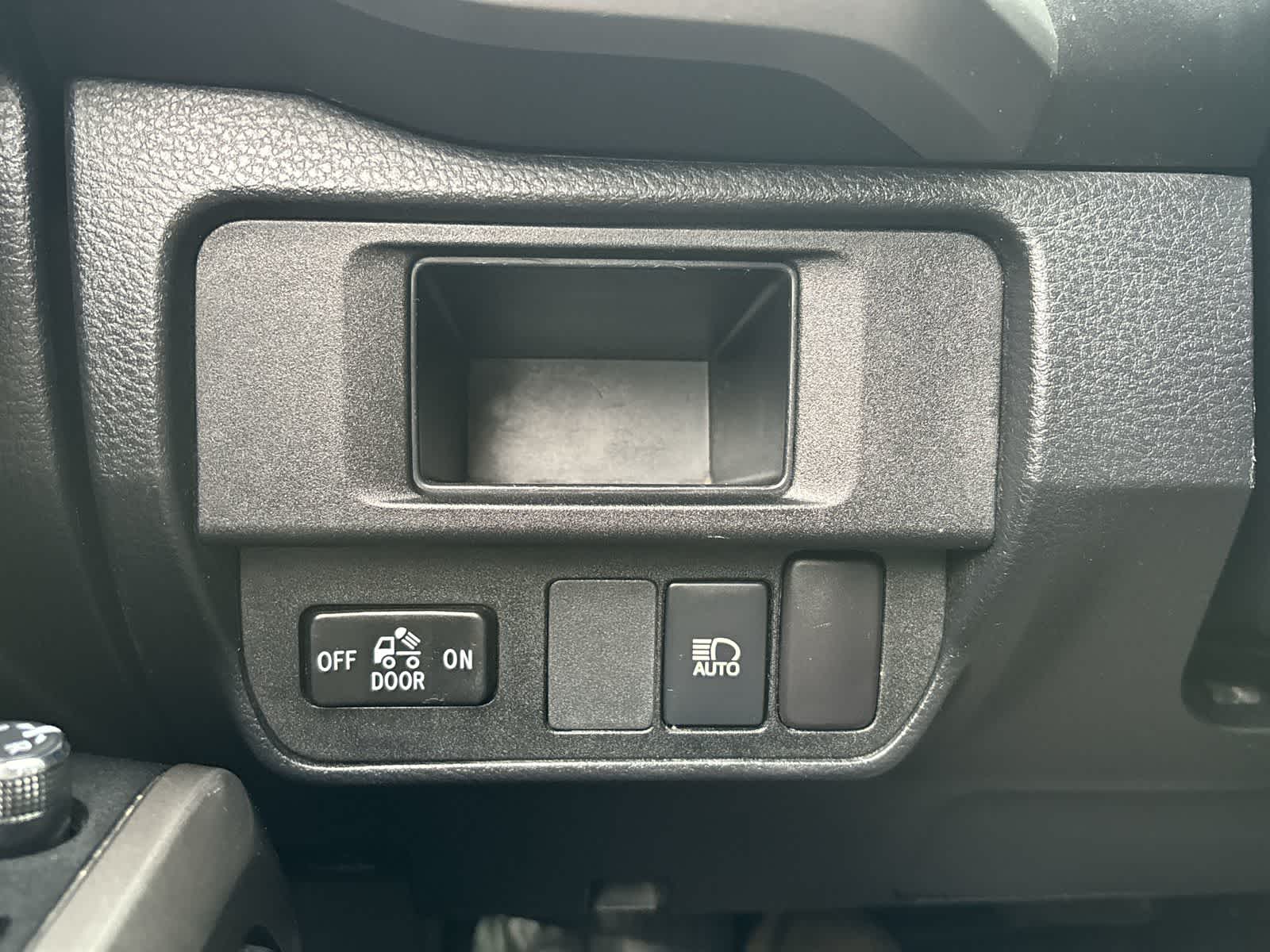 Thumbnail: 2018 Toyota Tacoma - 16