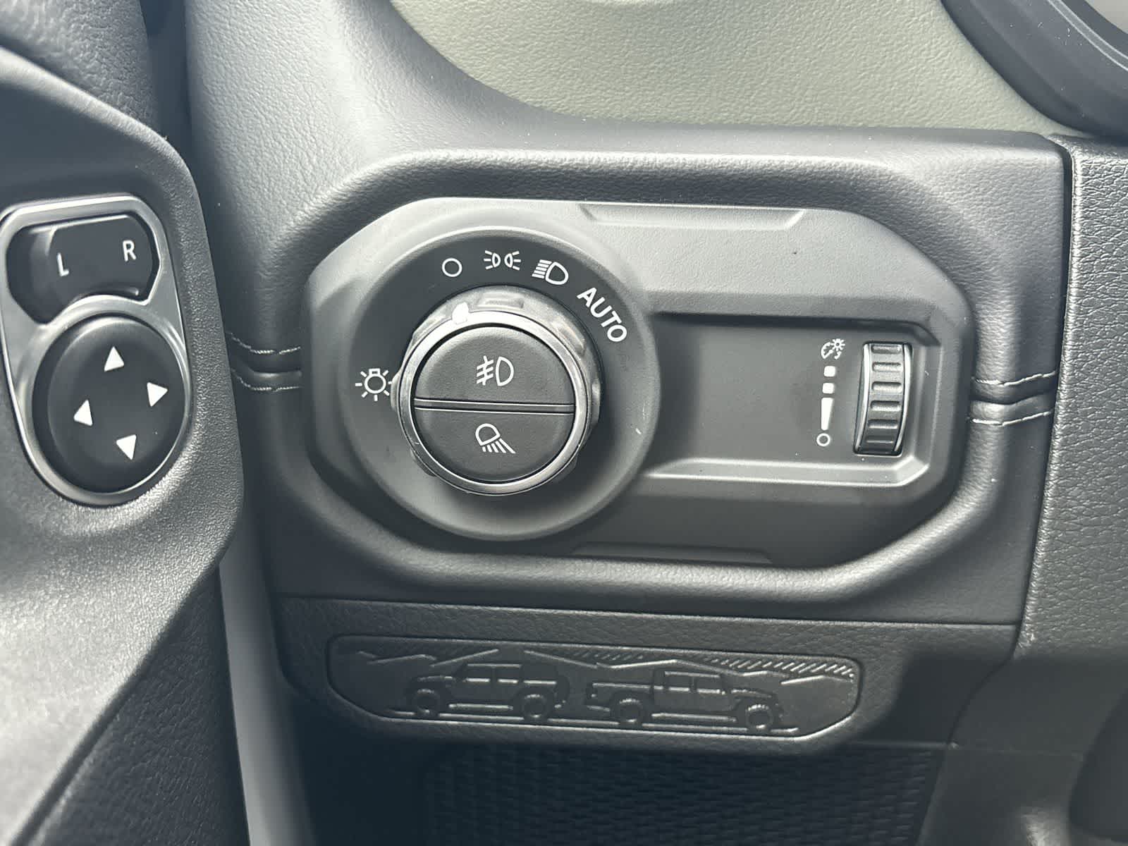 Thumbnail: 2026 Jeep Gladiator - 16