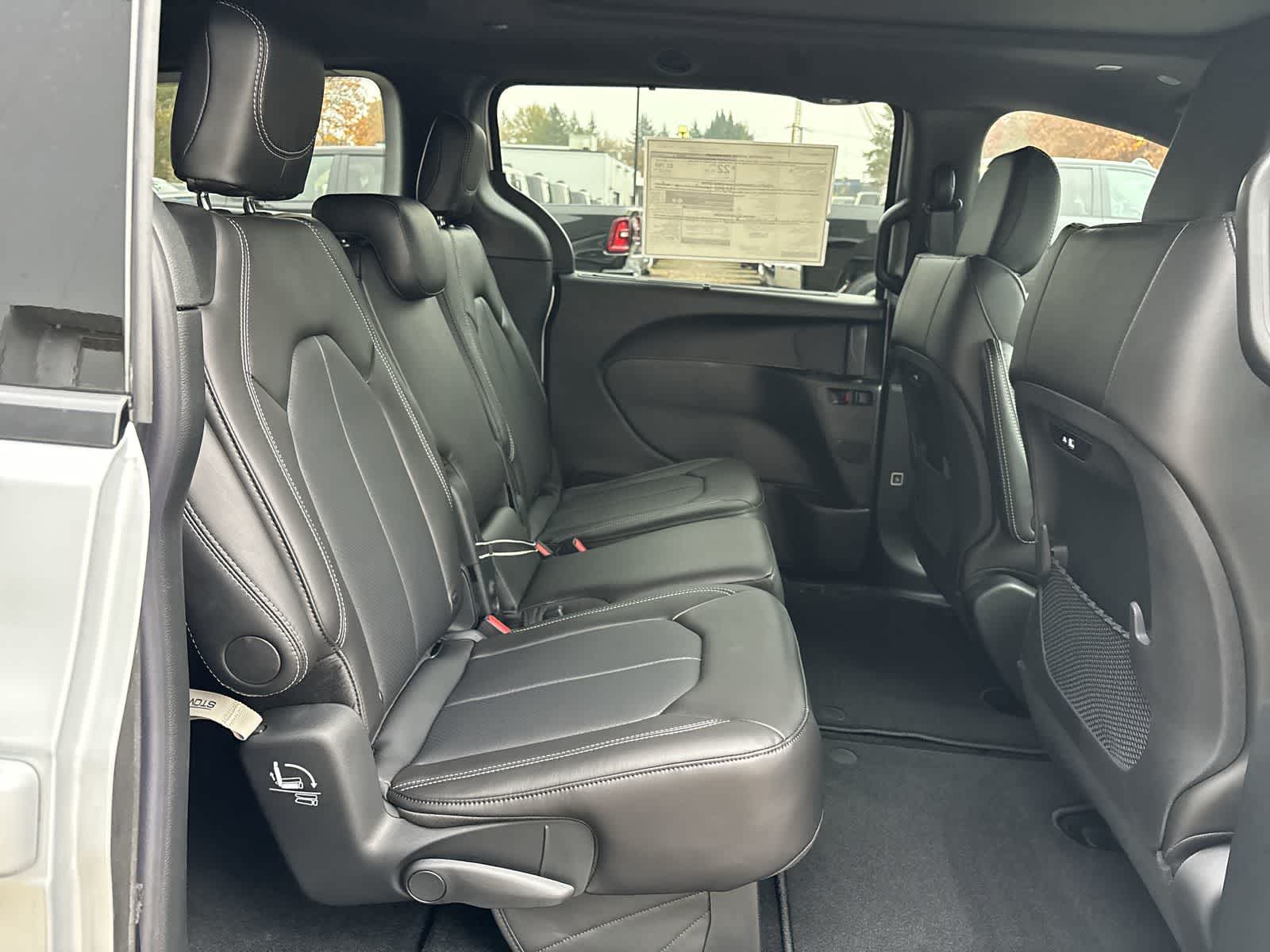 Thumbnail: 2026 Chrysler Pacifica - 7