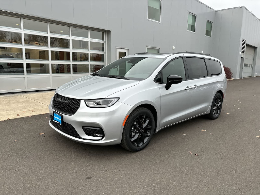 New 2026 Chrysler Pacifica Select Passenger Van