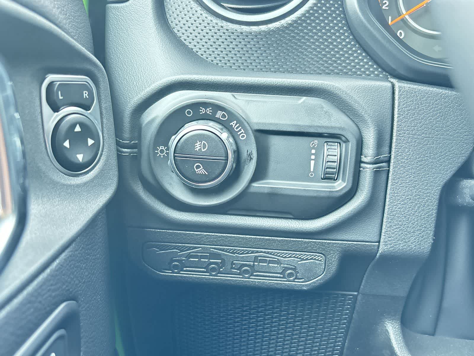 Thumbnail: 2025 Jeep Gladiator - 16