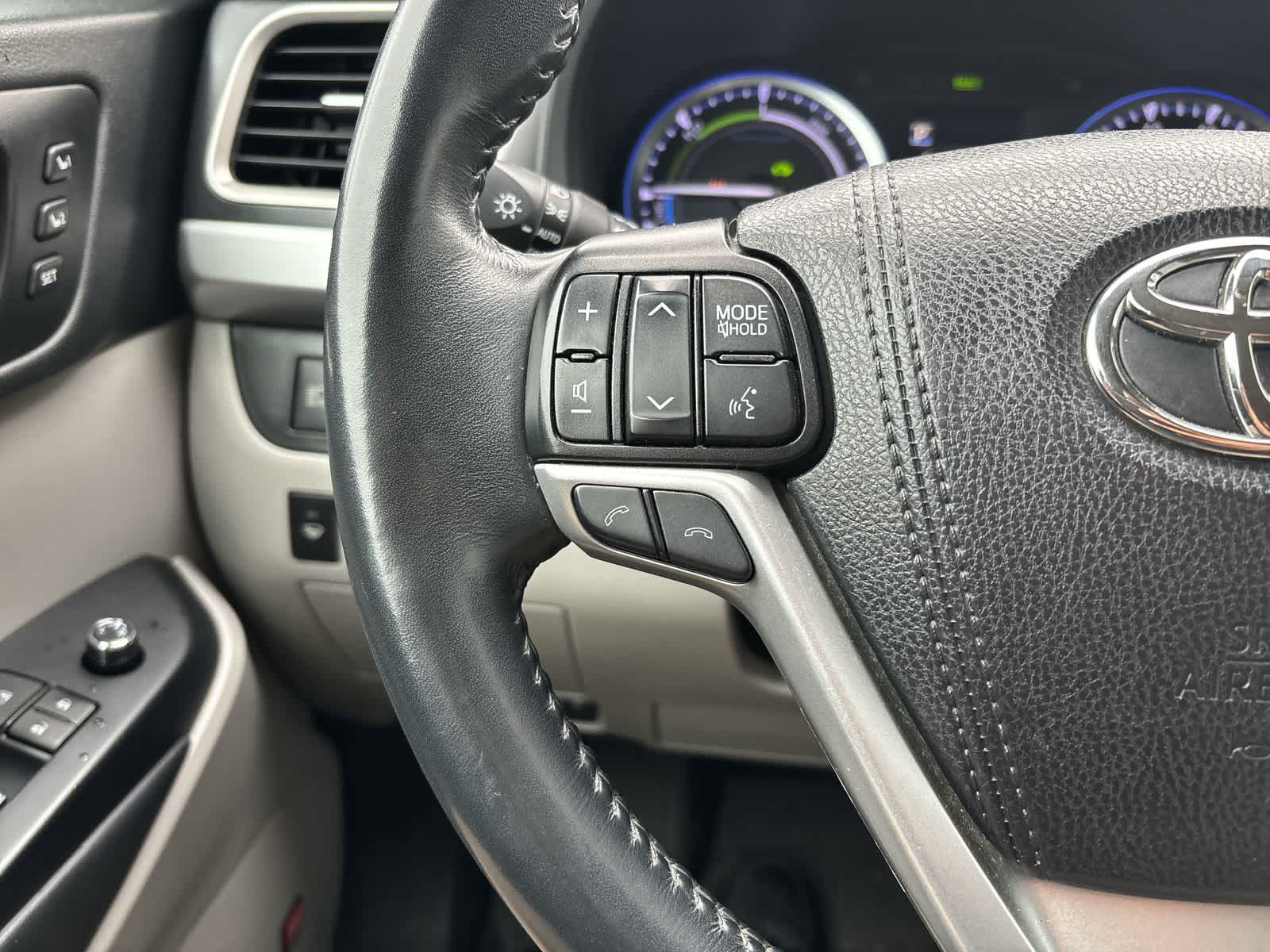 Thumbnail: 2019 Toyota Highlander - 10