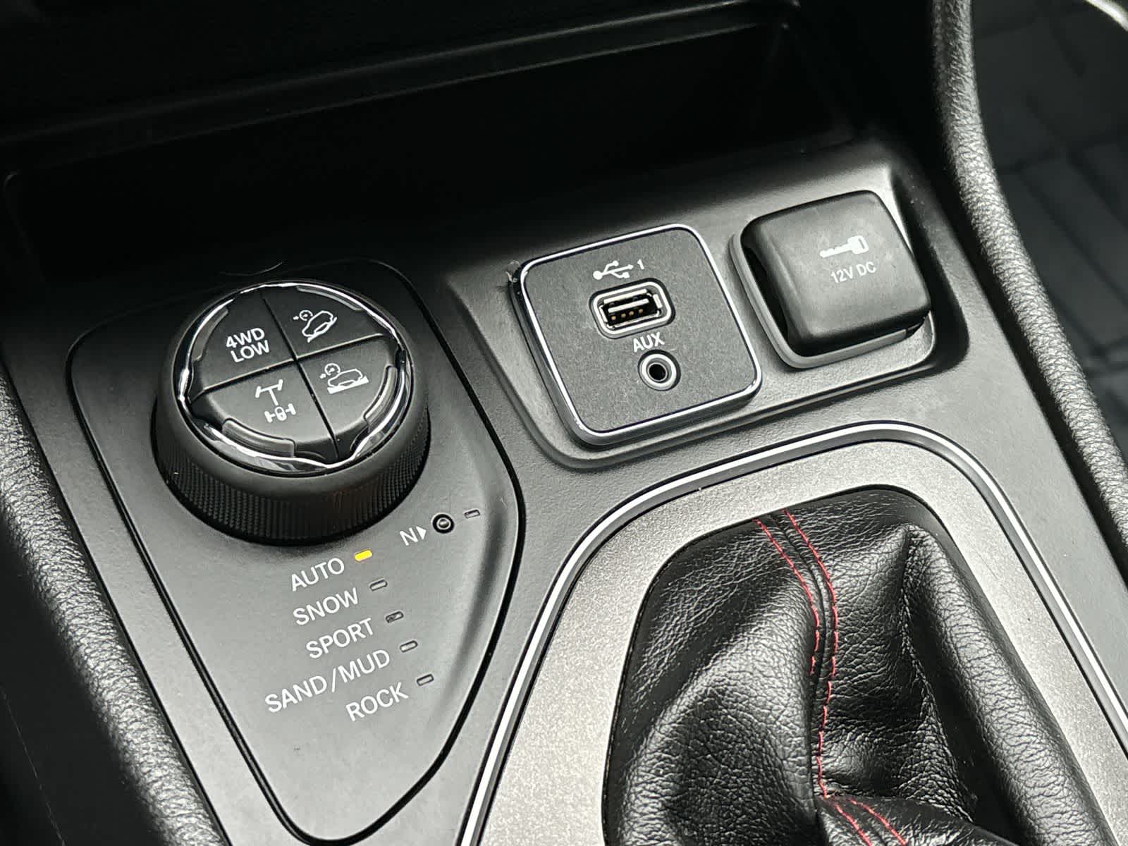 Thumbnail: 2019 Jeep Cherokee - 29