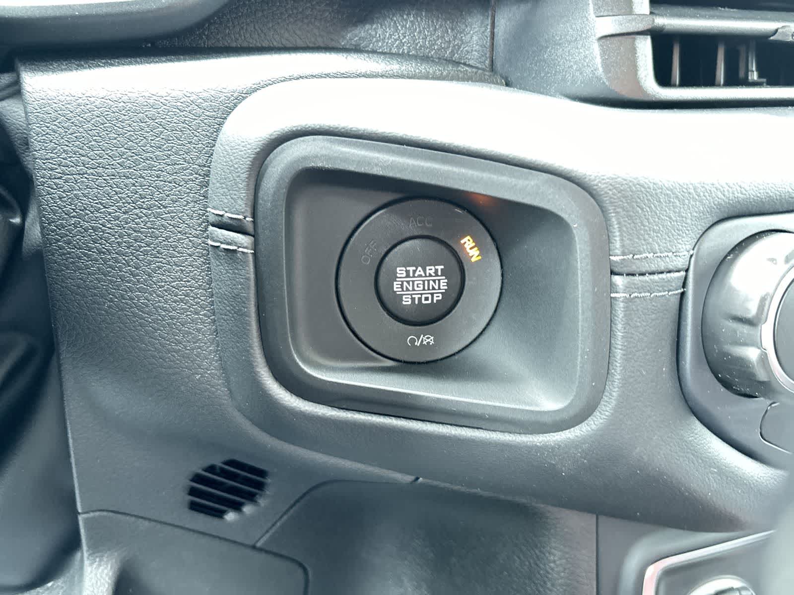 Thumbnail: 2025 Jeep Gladiator - 17