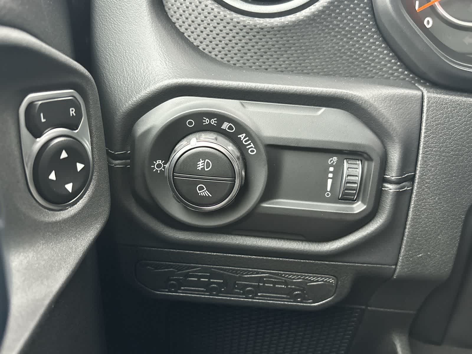 Thumbnail: 2026 Jeep Gladiator - 16