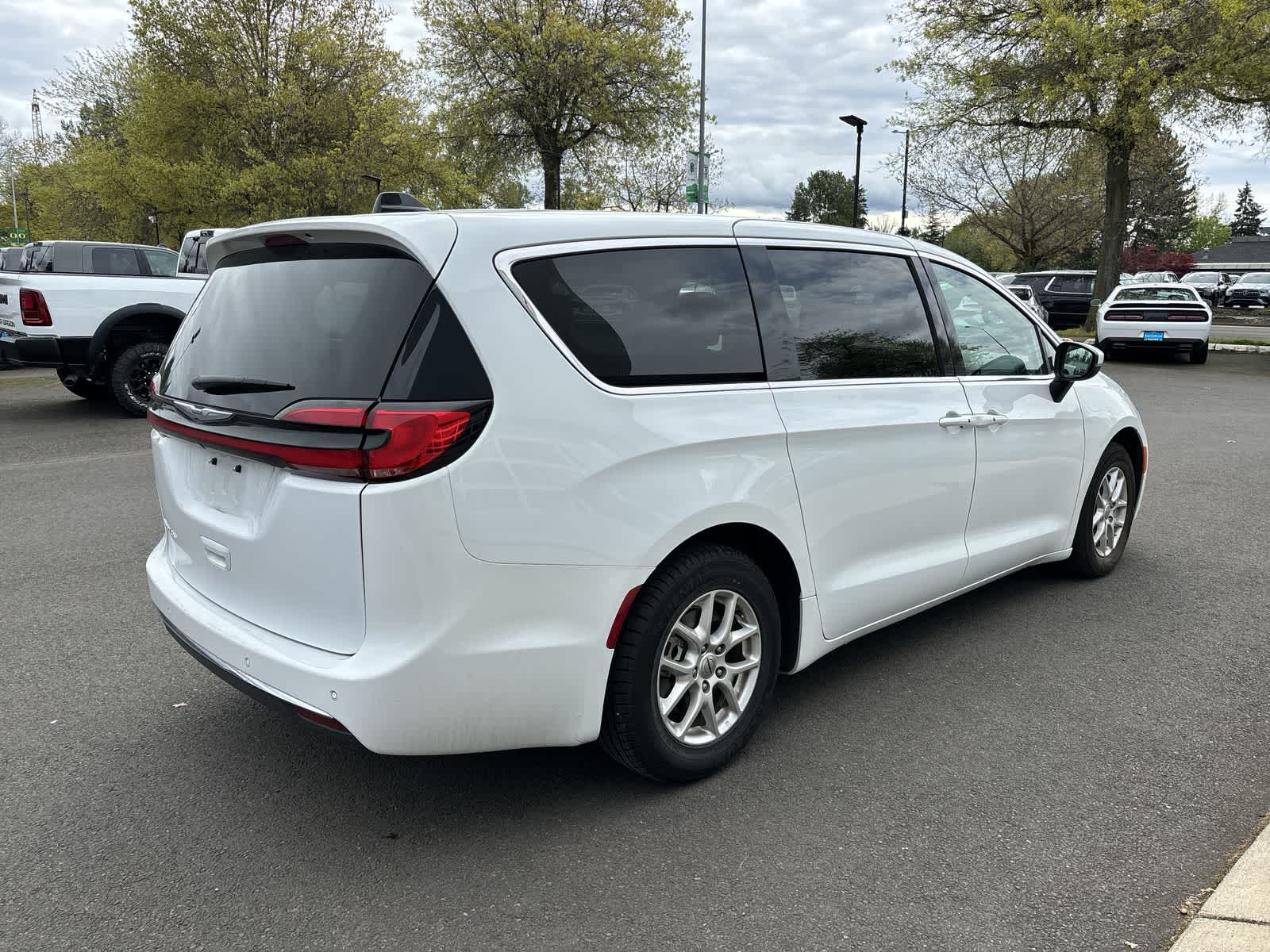 Thumbnail: 2023 Chrysler Pacifica - 4