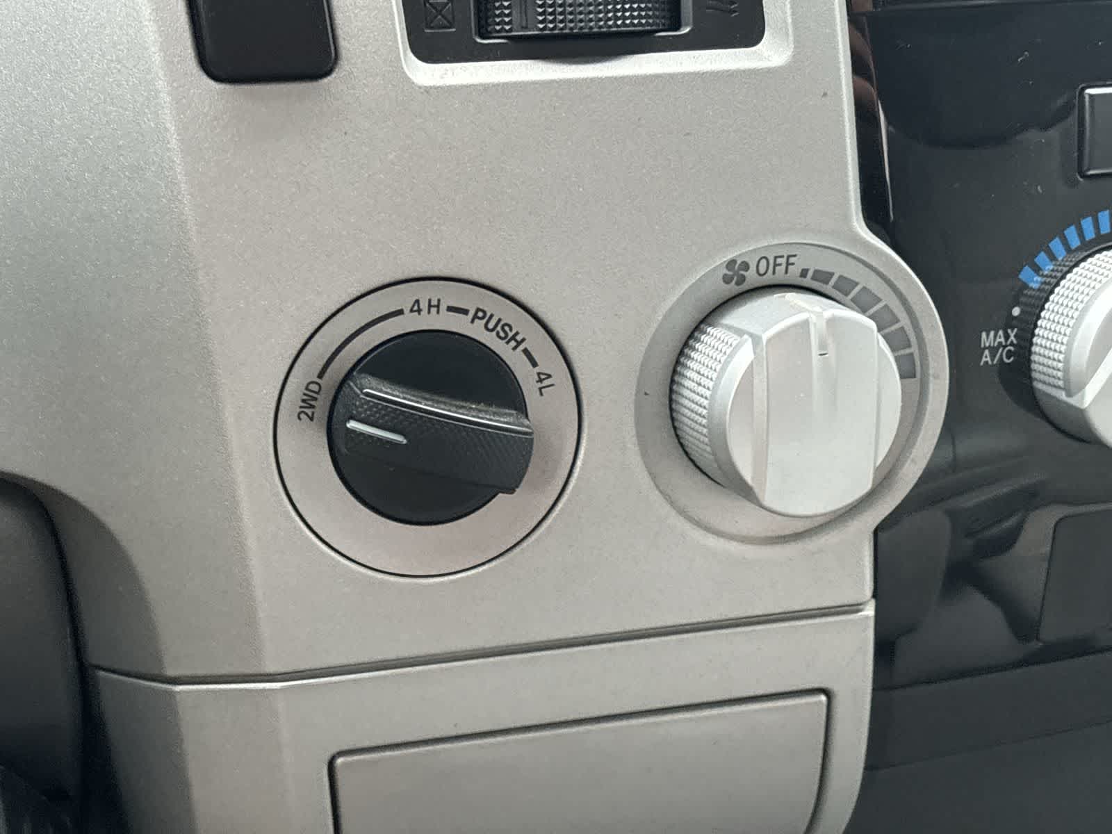 Thumbnail: 2008 Toyota Tundra - 18