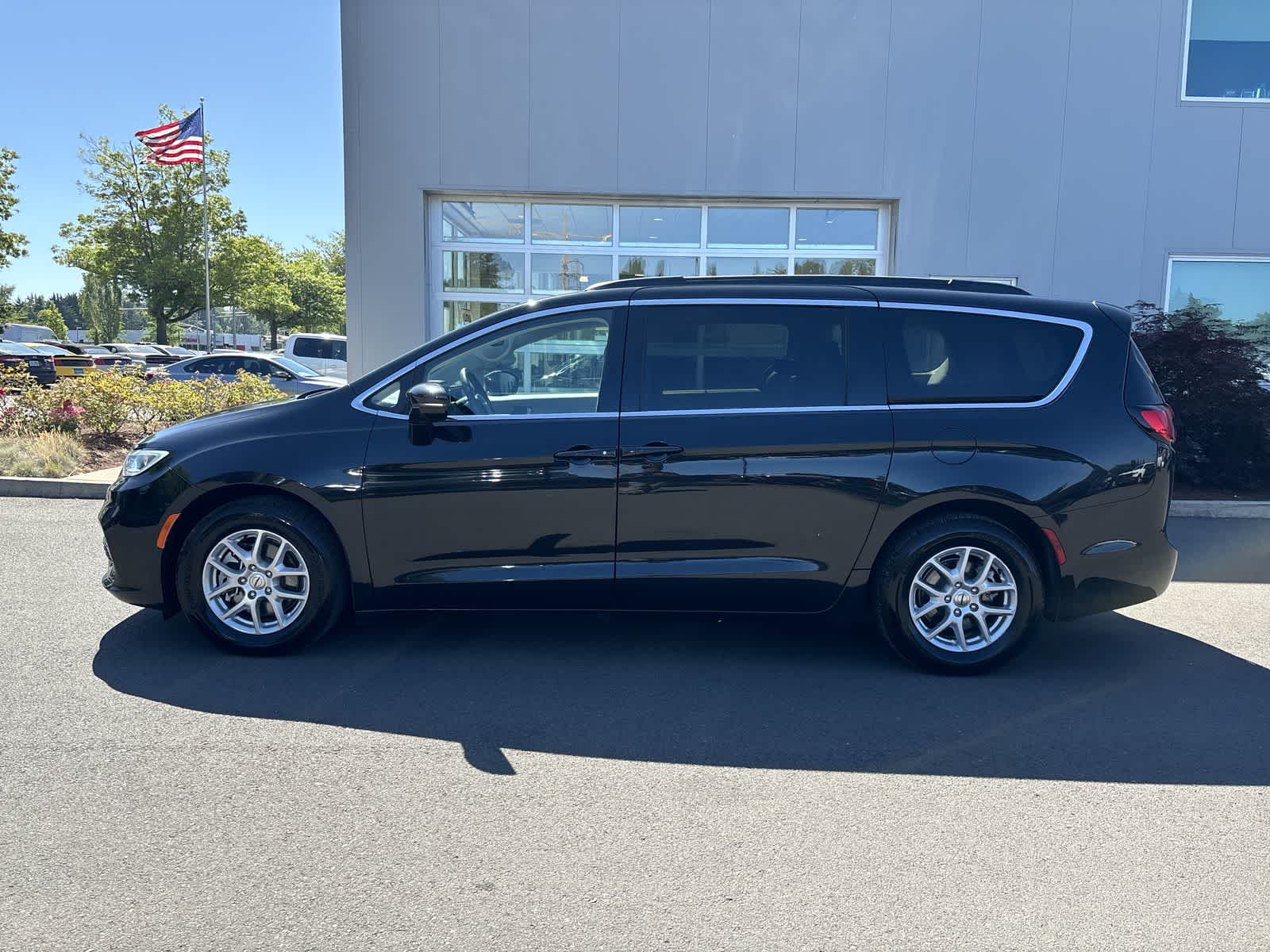 Thumbnail: 2022 Chrysler Pacifica - 2
