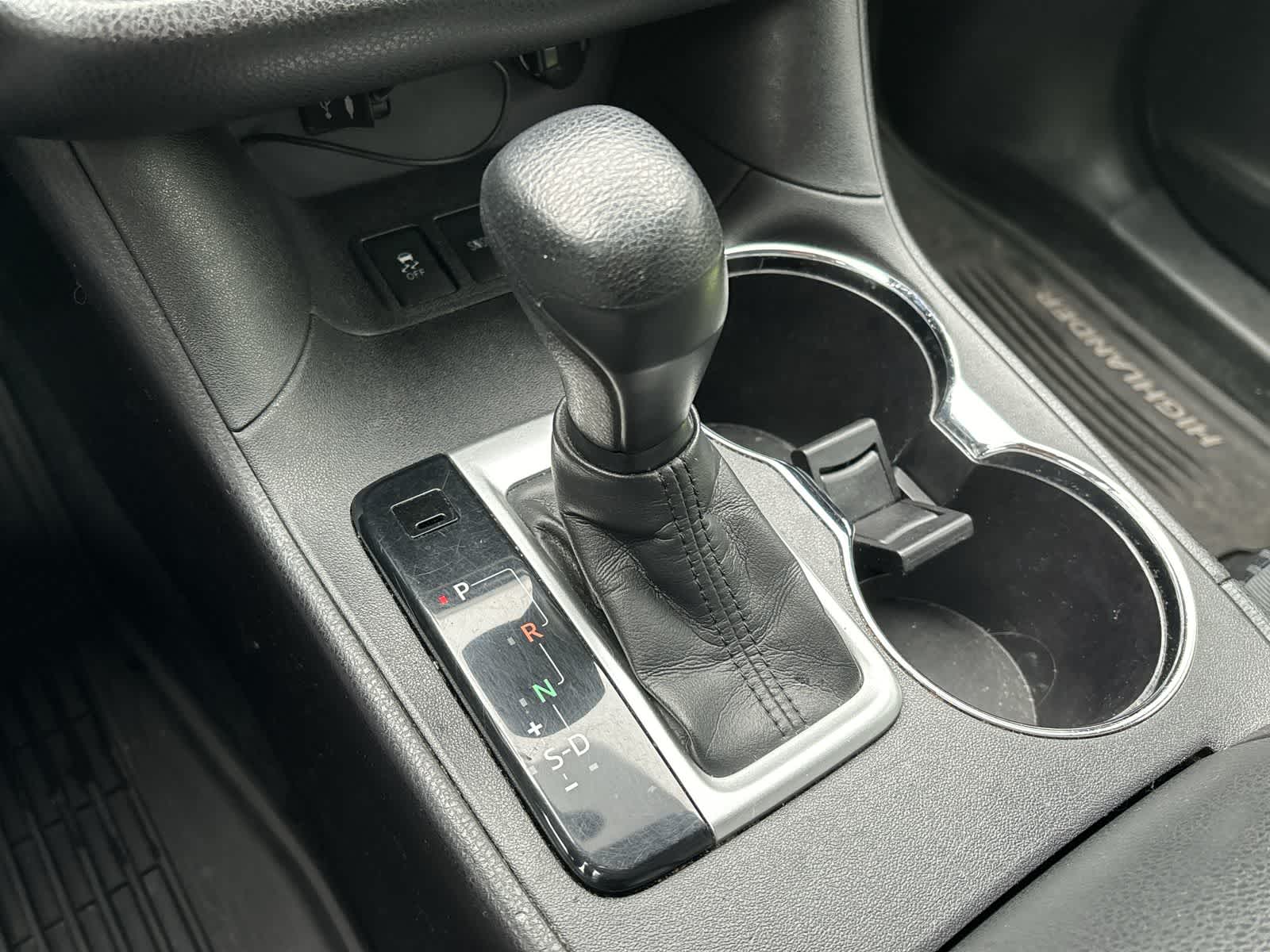 Thumbnail: 2014 Toyota Highlander - 21