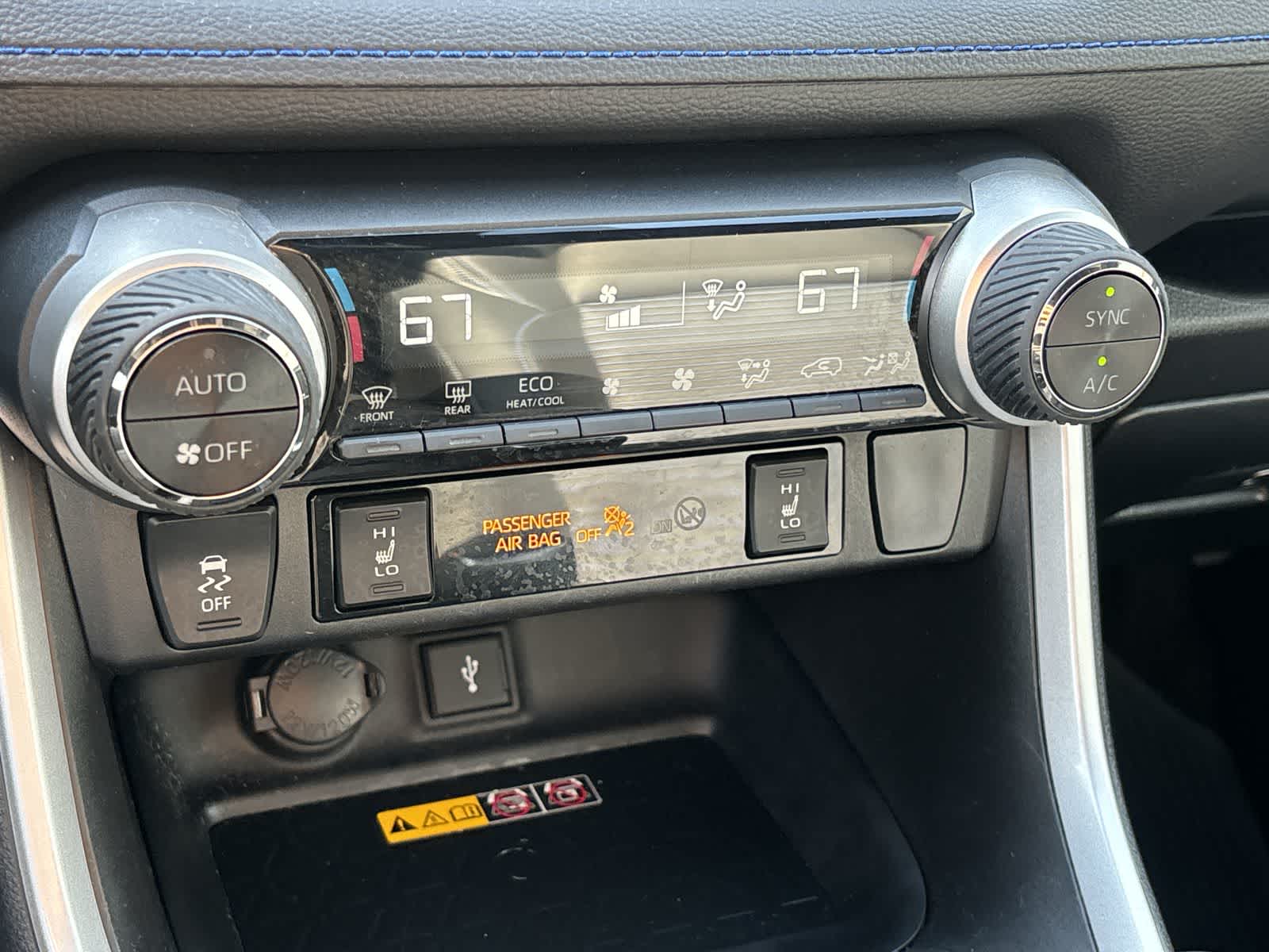 Thumbnail: 2022 Toyota RAV4 - 23