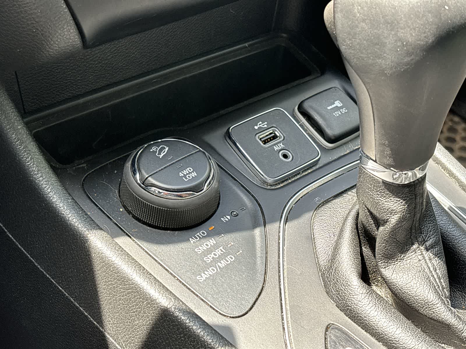 Thumbnail: 2019 Jeep Cherokee - 25