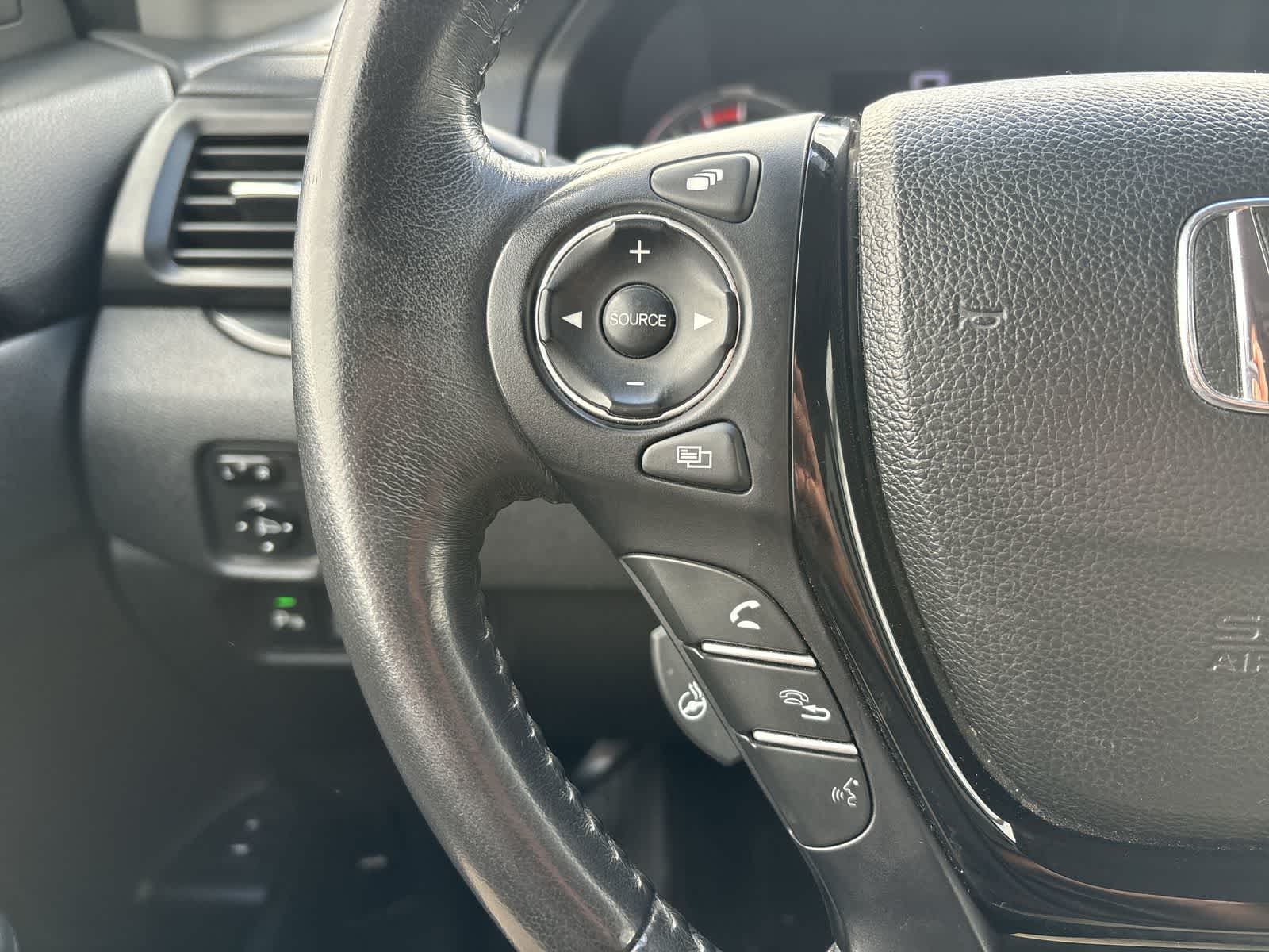 Thumbnail: 2017 Honda Pilot - 10