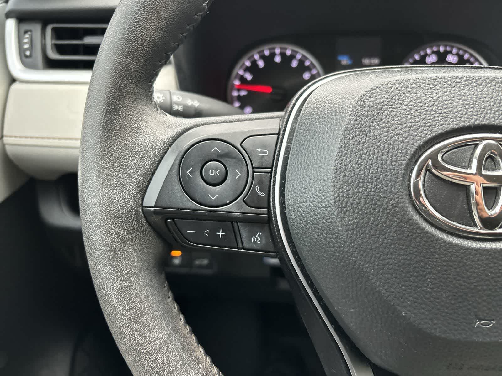 Thumbnail: 2022 Toyota RAV4 - 9