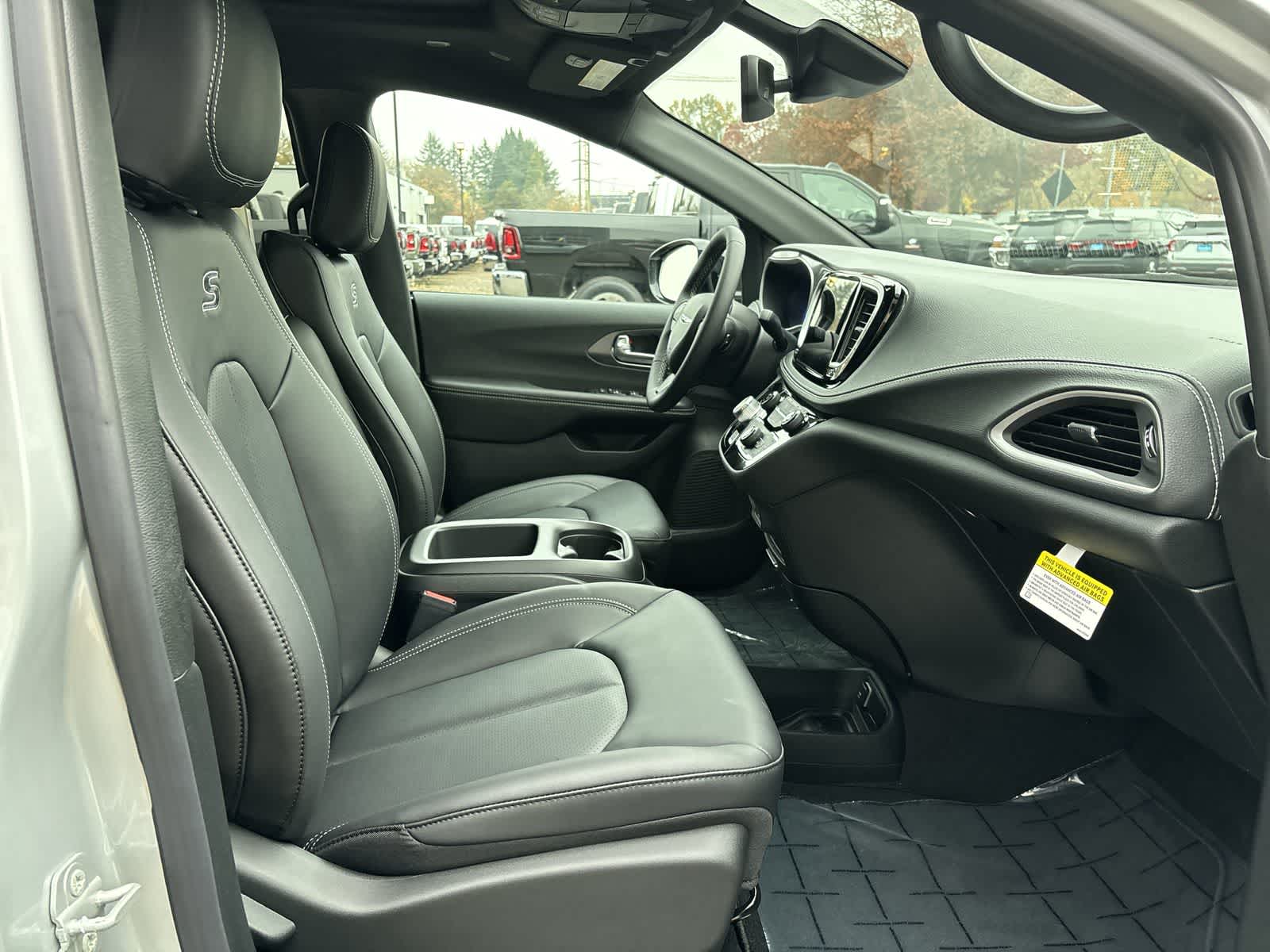 Thumbnail: 2026 Chrysler Pacifica - 6