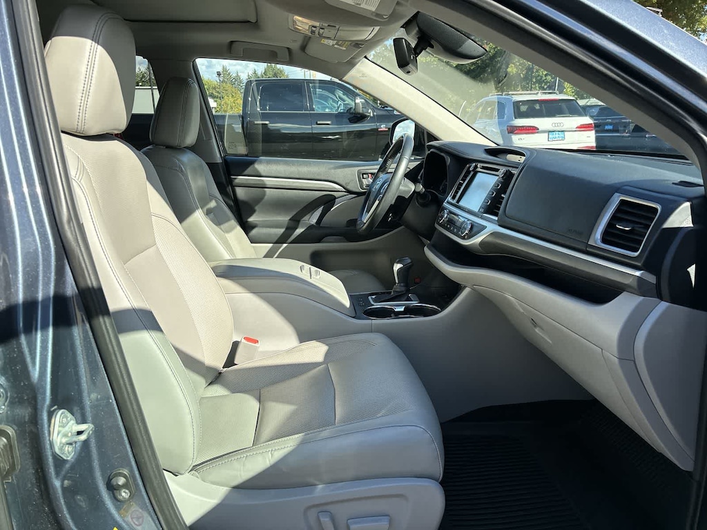 Used 2019 Toyota Highlander Hybrid Limited Platinum V6 SUV