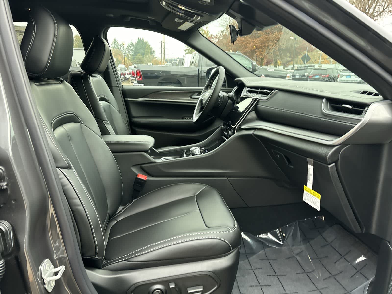 Thumbnail: 2025 Jeep Grand Cherokee L - 5