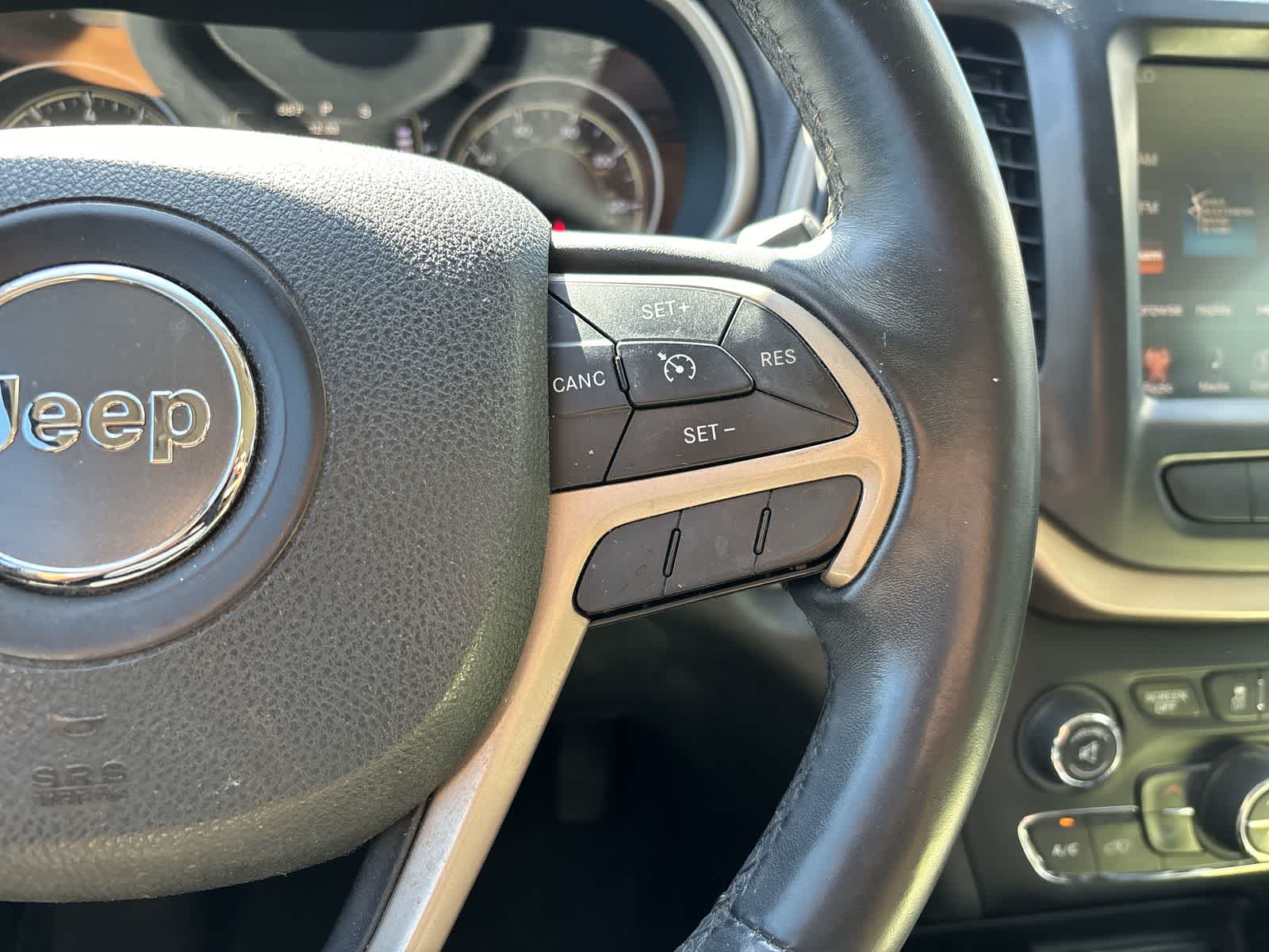 Thumbnail: 2015 Jeep Cherokee - 11