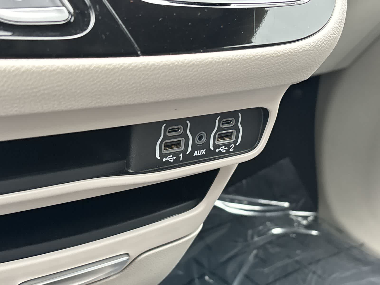 Thumbnail: 2024 Chrysler Pacifica - 24