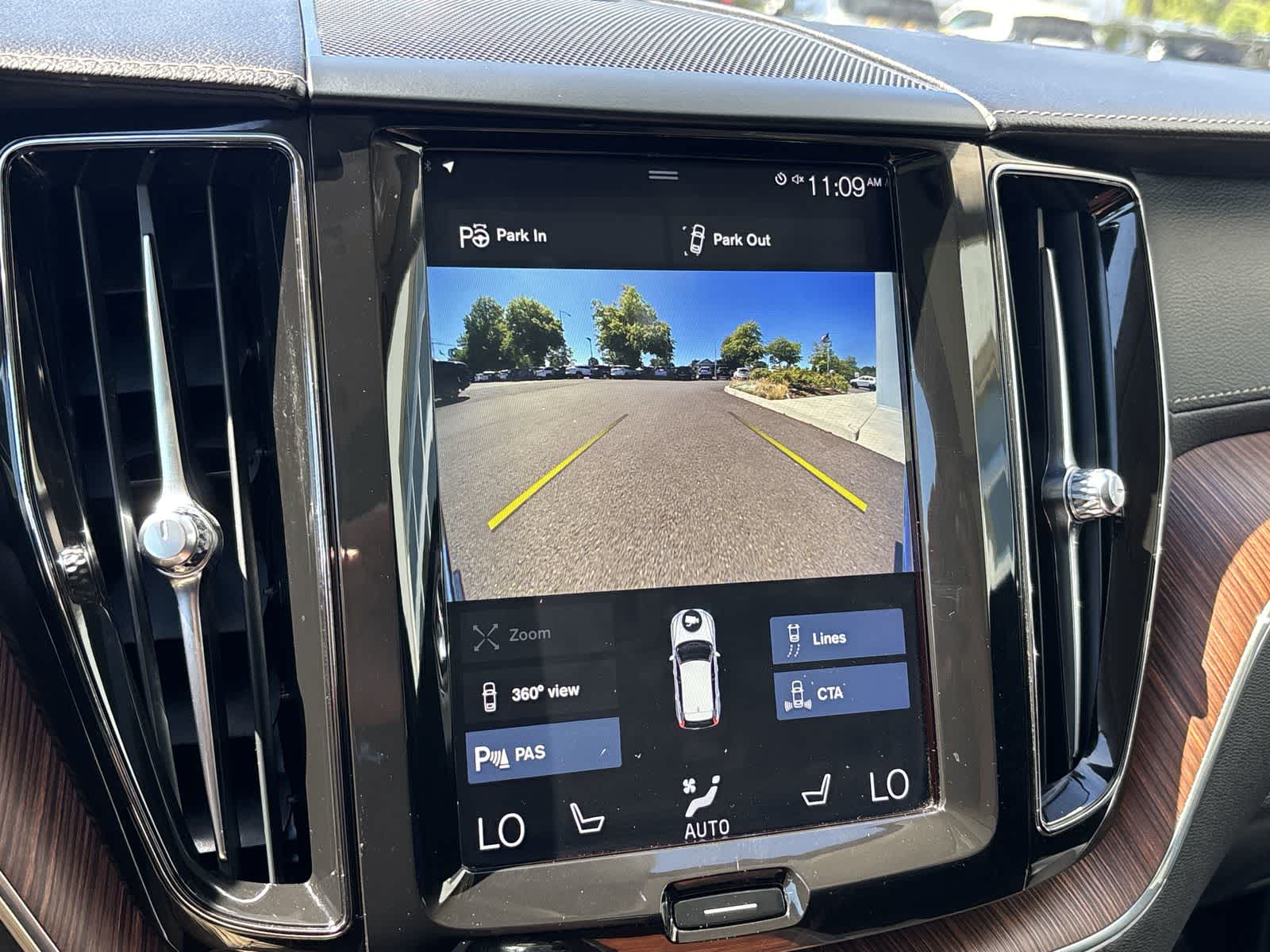 Thumbnail: 2019 Volvo XC60 - 25