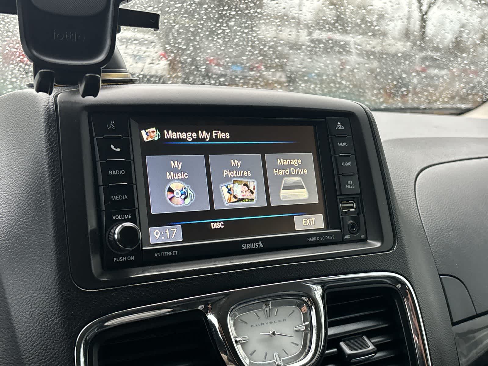 Thumbnail: 2016 Chrysler Town & Country - 19