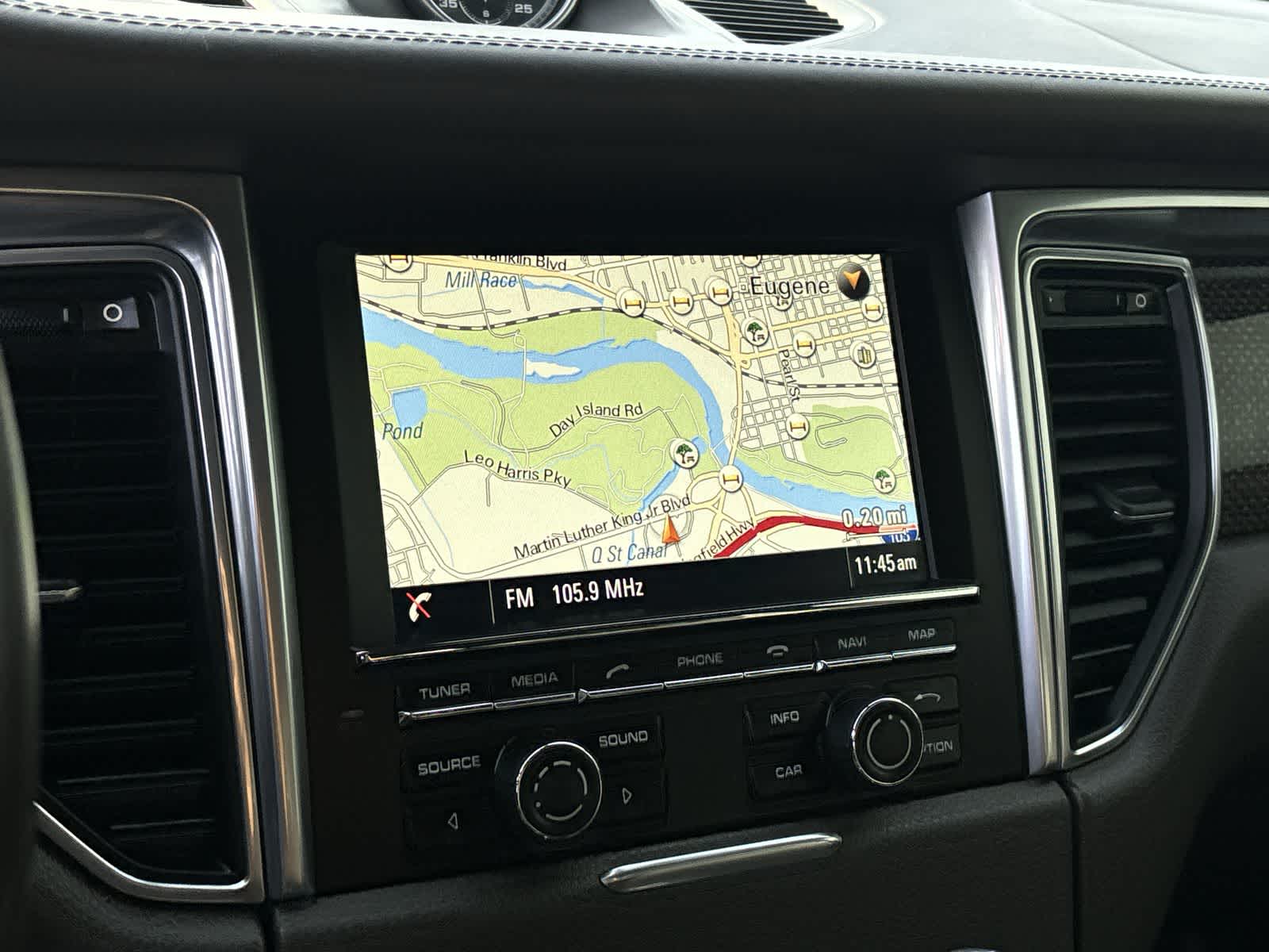 Thumbnail: 2015 Porsche Macan - 19