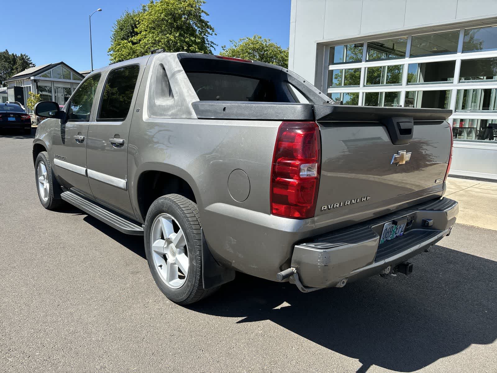Thumbnail: 2008 Chevrolet Avalanche 1500 - 3